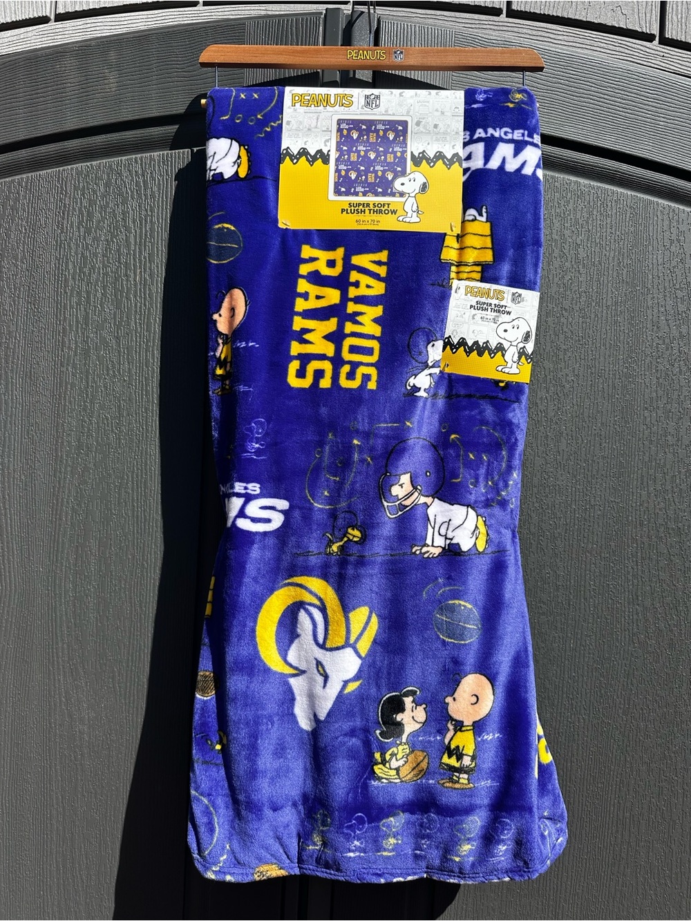 Peanuts x NFL Los Angeles Rams Blue & Yellow Plush Throw Blanket Snoopy NWT